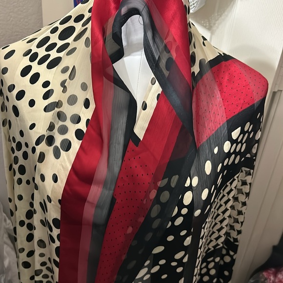 Saree red black cream polka dots, stripes. Unstitched. Georgette New - Picture 11 of 11